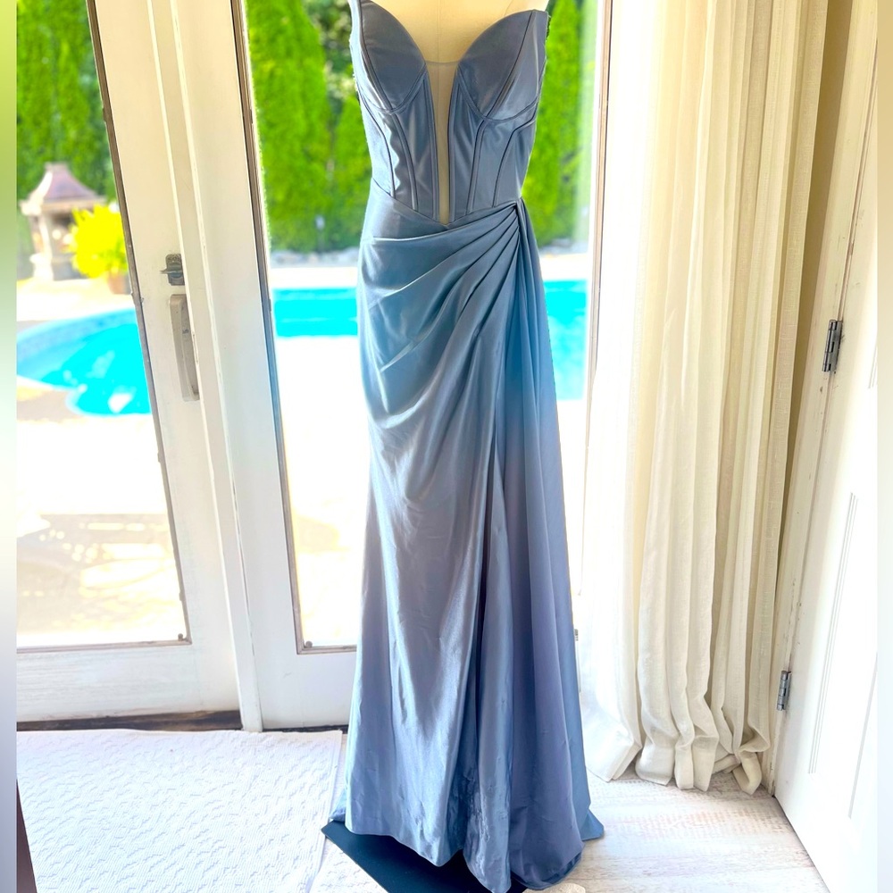 BEAUTIFUL GREY VIENNA GOWN ⭐️ - Picture 3 of 13